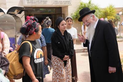 Rabbi Shmuel Eliyahu Inspires Future Teachers